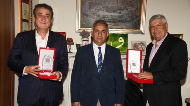 Eserlerini bağışladılar