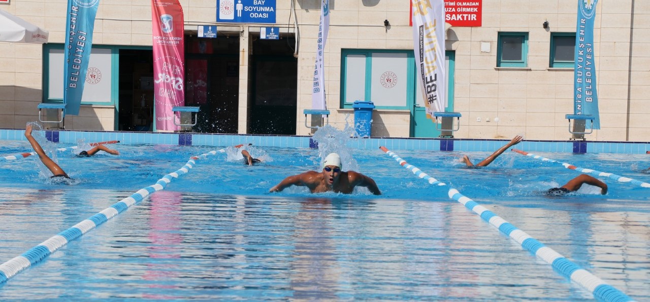 AVRUPA SPOR HAFTASI YÜZME VE STEP AEROBİK ETKİNLİĞİ YOĞUN İLGİYLE DÜZENLENDİ