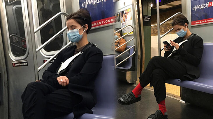 Jaimie Alexander'ın metro yolculuğu