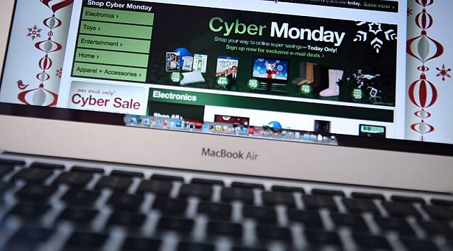 Amerika'da Cyber Monday Çılgınlığı