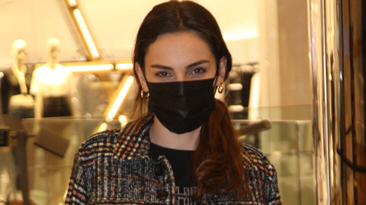 Yağmur Tanrısevsin çift maske taktı