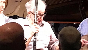 Woody Allen'ı Klarnetle Seyrederken