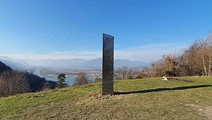 Romanya'daki Monolit'te Kayboldu
