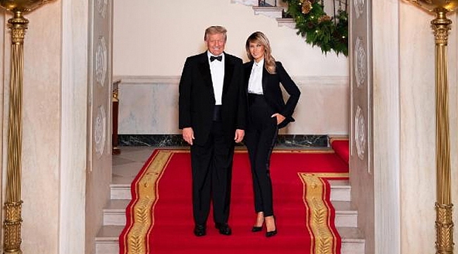 Trump çifti, Noel İçin Smokin Giydi