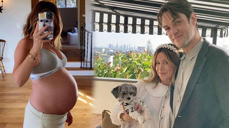 Ashley Tisdale'den karnı burnunda poz