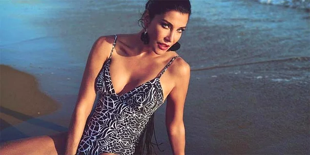 Deniz Akkaya'nın cesur pozu milyonlarca beğeni aldı!
