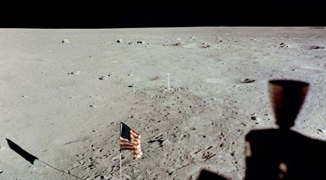 "Dinozorlar Ay'a NASA'dan Önce Ayak Bastı"