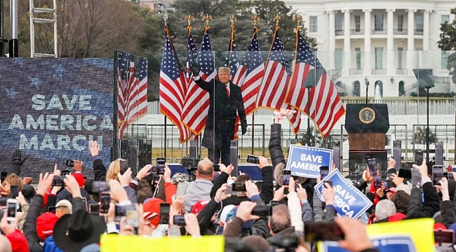 Facebook da, Trump'ın Hesabını Kilitledi