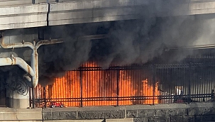 Kongre Binası Yakınındaki Yangın Korkuttu
