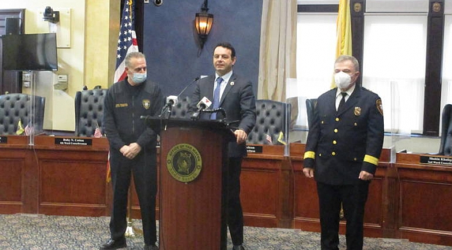 Paterson'da Türk Polis Müdürünün Başarısı