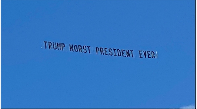 Trump'a Pankartlı Mesaj