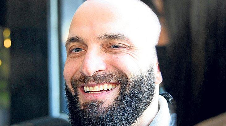 Saç ektirdi