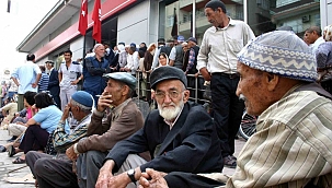 Emekliyi çıldırtan haber başlıkları!