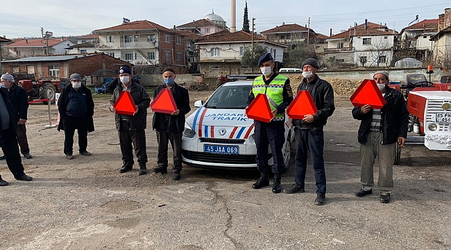 Jandarmadan çiftçi traktörlerine reflektör uygulaması!