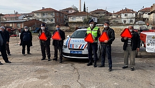Jandarmadan çiftçi traktörlerine reflektör uygulaması!