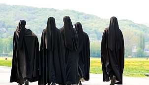 Manastırda, Yetimleri Seks Kölesi Yapmışlar