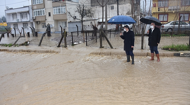 Manisa ve İzmir sel sularına teslim oldular!