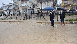 Manisa ve İzmir sel sularına teslim oldular!