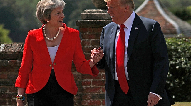 Trump Elini Tutunca, Kocasını Aramış