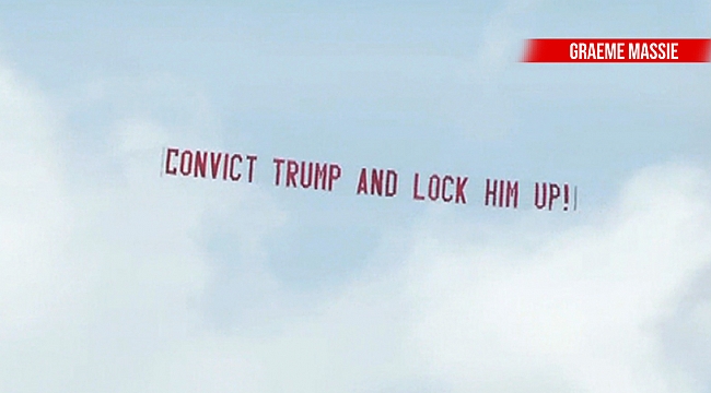 Trump'ın Evinin Üzerinde Protesto Pankartı