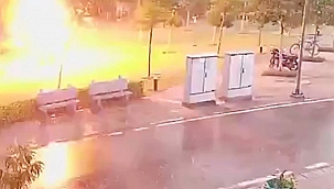Ağacın Altına Sığandılar, Yıldırım Çarptı