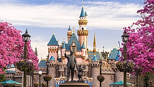 Califonia'nın Disneyland'i Geri Dönüyor