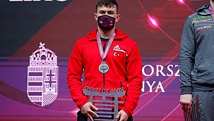 Milli Güreşçilerimize Üç Madalya