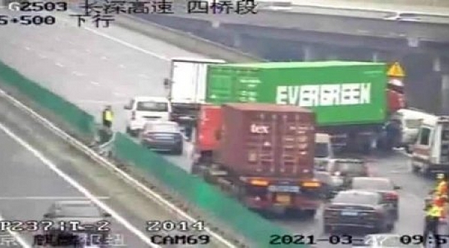 Suveyş'i Kapatan EverGreen Çin'de Yol Kapattı