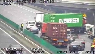 Suveyş'i Kapatan EverGreen Çin'de Yol Kapattı