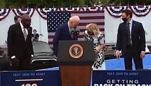Biden, Maskesini Bulamayınca Panikledi