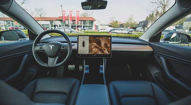 Tesla California'da Kaza Yaptı Sürücü Öldü