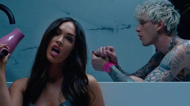 Megan Fox senaryo gereği Machine Gun Kelly'nin bur
