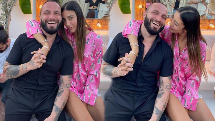 Özlem Ada Şahin'den aşk pozu