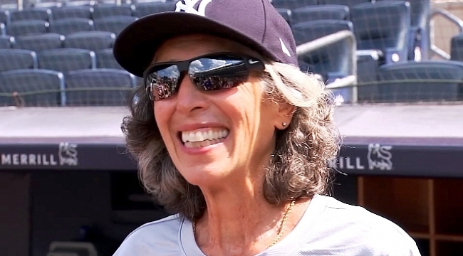 New York Yankees'e 70'lik Kadın Oyuncu