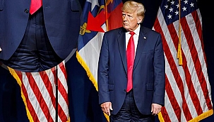 Trump, Pantolonunu Ters Mi Giydi!