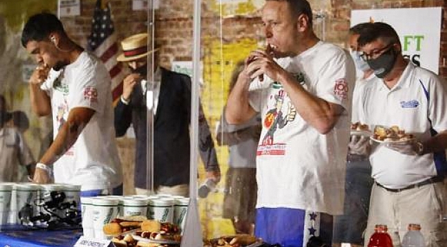 10 Dakikada 76 Hot Dog Yedi, Dünya Rekoru Kırdı