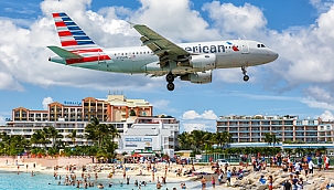 AA Miami Uçağını Silahlı Polisler Bastı