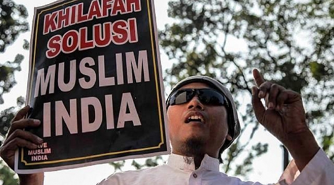 Gözaltında Ölen Müslüman İçin Halk Sokakta