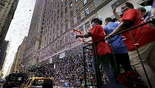 New York'ta Salgınının 'kahramanlarından' Geçit Töreni
