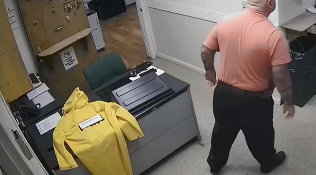 Ohio'da Polisin Polise Irkçı Şakası Kötü Bitti