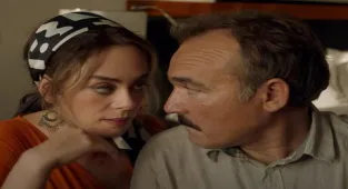 Aile Arasında oyuncuları kim, konusu nedir? Aile Arasında filmi nerede çekildi?
