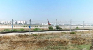American Uçağı İsrail’e Acil İniş Yaptı