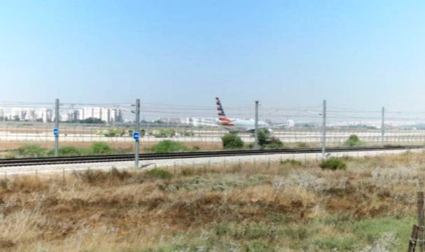 American Uçağı İsrail’e Acil İniş Yaptı