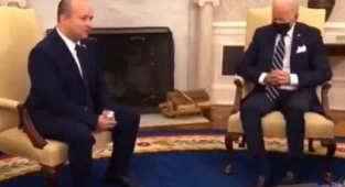 Biden Yine mi Uyuyor?