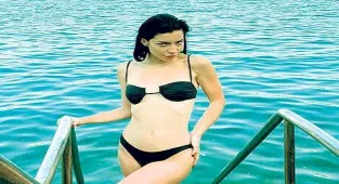 Bikiniyle poz verdi