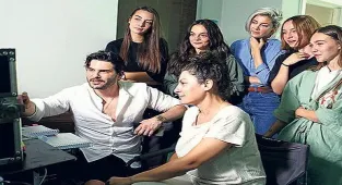 Bu defa kamera arkasında