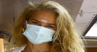 Burcu Esmersoy'a gizemli hediye