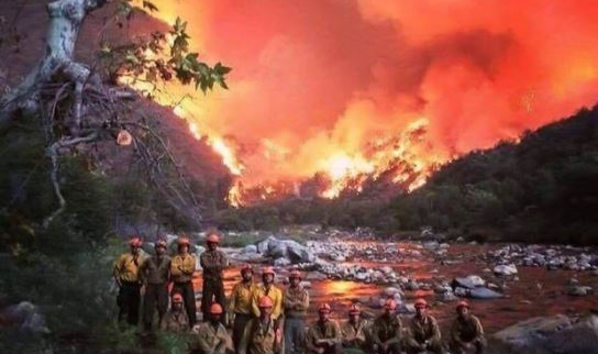 California'da Yangınlar Sürüyor: 8 Kişi Kayıp