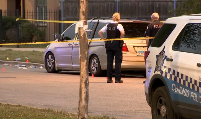 Chicago Ölen Polise Ağlıyor