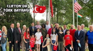 Clifton'da Türk Bayrağı Dalgalanıyor